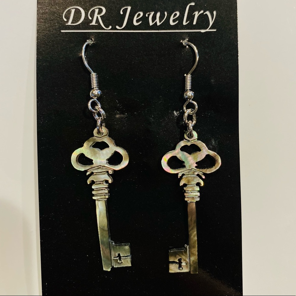 Unique Key Shell Earrings - Picture 2 of 6